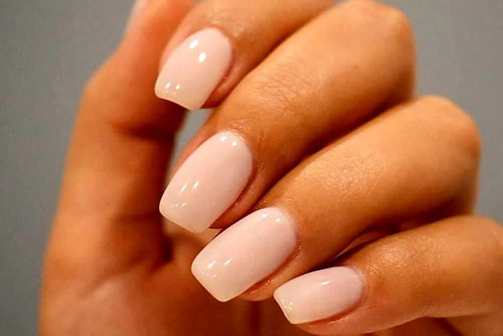 Al momento stai visualizzando Smalto semipermanente, come realizzare una perfetta manicure a casa